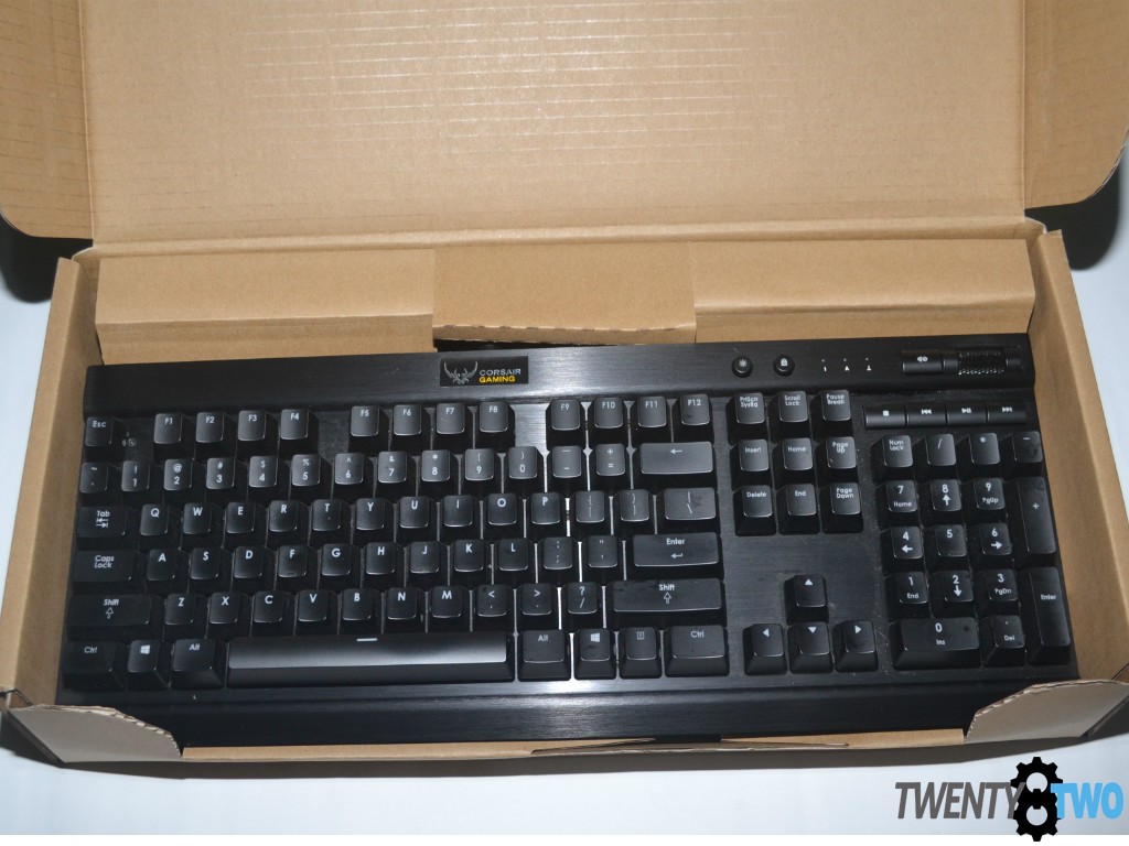 twenty8two-corsair-k70-rgb-review-unboxing-1