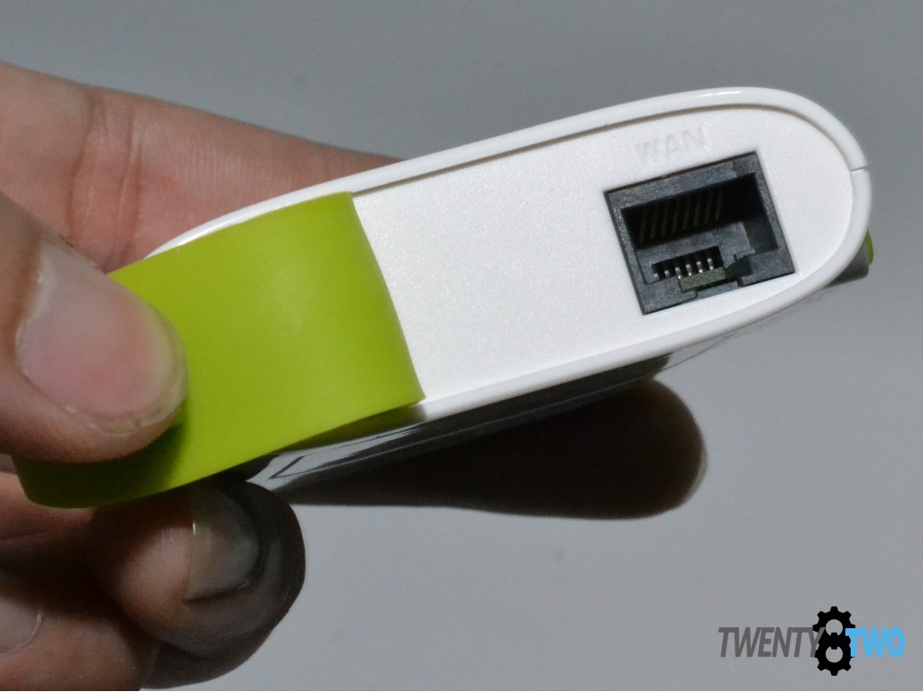 twenty8two-ravpower-filehub-power-bank-portable-router-media-streamer-wan-port-unboxing